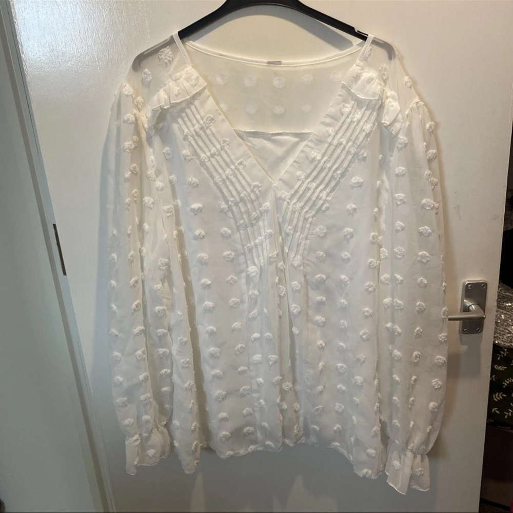 NWOT Elegant White Blouse size 2x 100% polyester